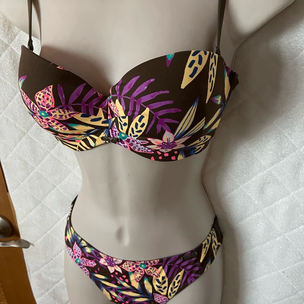 New Beautiful 3 pc Tropical Leaf Print Bikini Set Med 2 pair bottoms, one top